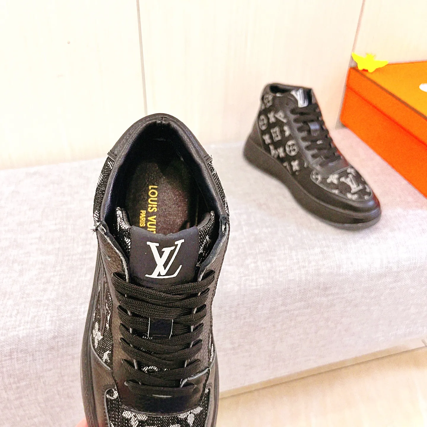 Men's shoes💰 460💰[LV]🔥Louis Vuitton, high-end men's shoes brand, official website 1:1 latest masterpiece: the upper is made of Italian imported first-layer cowhide with a comfortable and breathable lining➕original non-slip and wear-resistant outsole🔥, making walking more convenient and comfortable! An exclusive new model, a stunning work, a beautiful 1:1 replica [color] compared to the official quality! Create a fashionable personality to set off your uniqueness! A must-have for trendy men! Classic🔥Size: 38-44 Color: 🔥Multiple colors available🔥